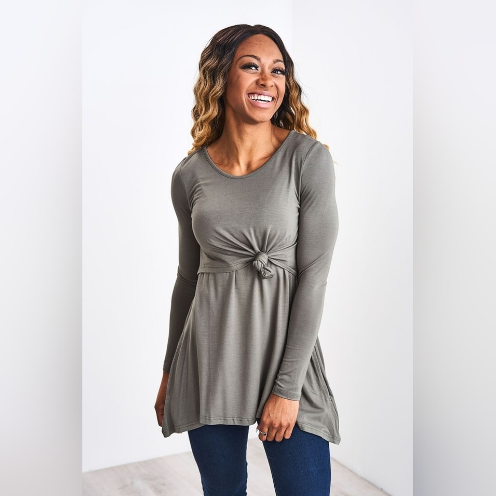 EUC Latched Mama Peekaboo Nursing Swing Tunic